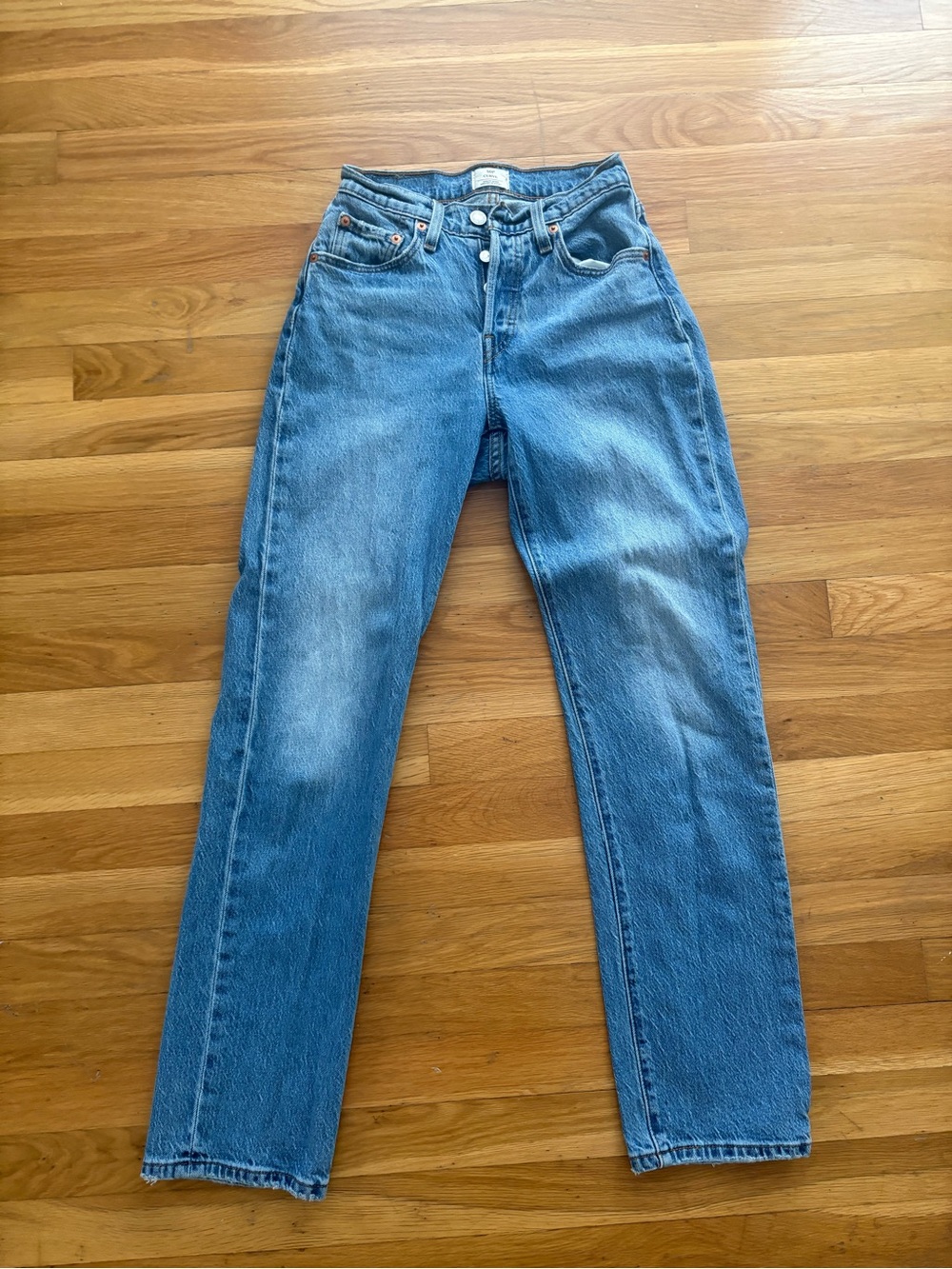 Levi's Women's Straight-Leg Jeans in Light Blue Wash 501 curve